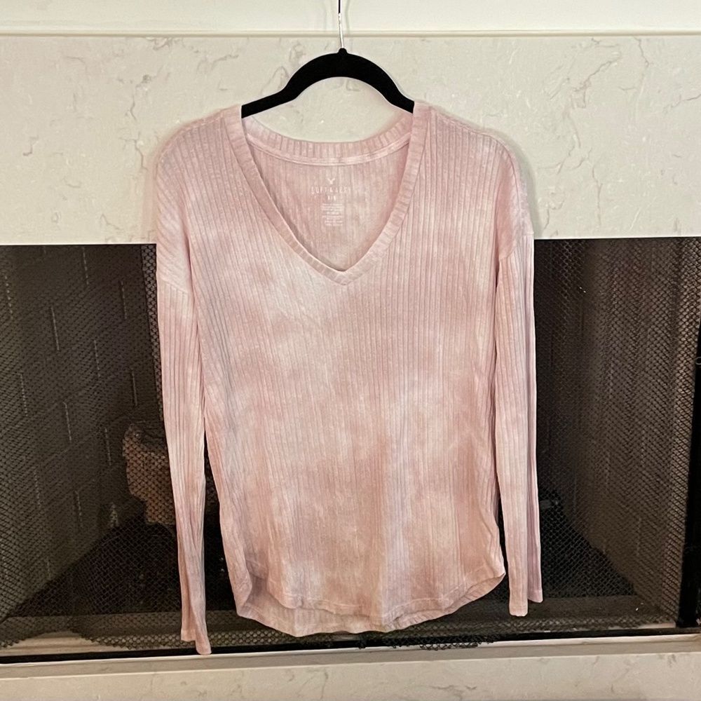 American Eagle Outfitters Long Sleeve Ribbed V-Neck Tee in Blush Pink